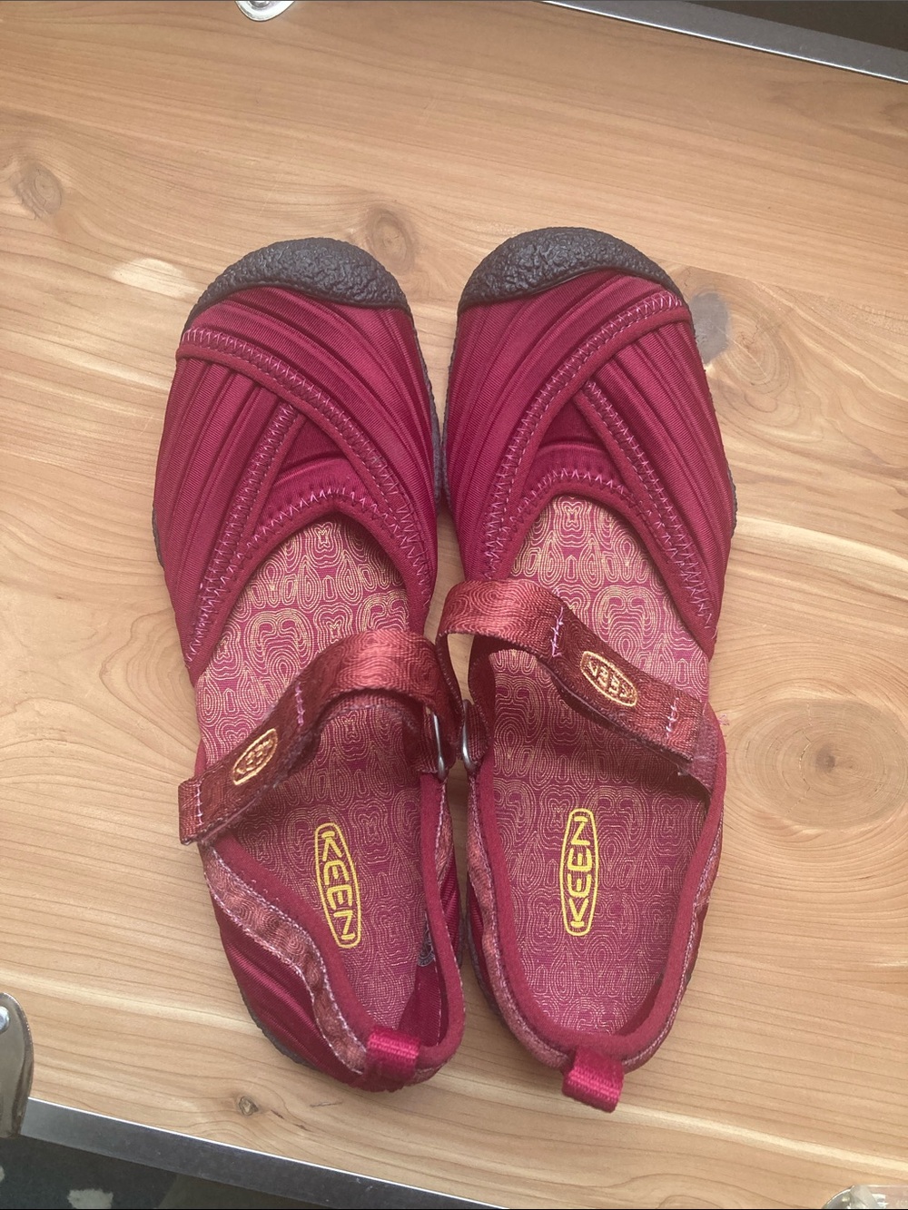 Keen Women’s Madrid SUPER COMFY Magenta Velcro-Fastened Sandals w/ Toe Guard d/c